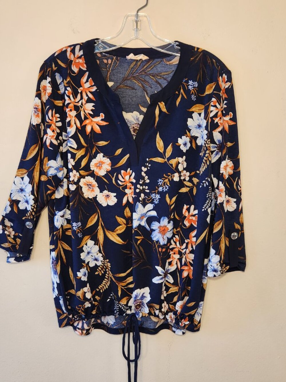 Exclusive One Blue flowered 3/4 sleeve drawstring waist v neck shirt size Large